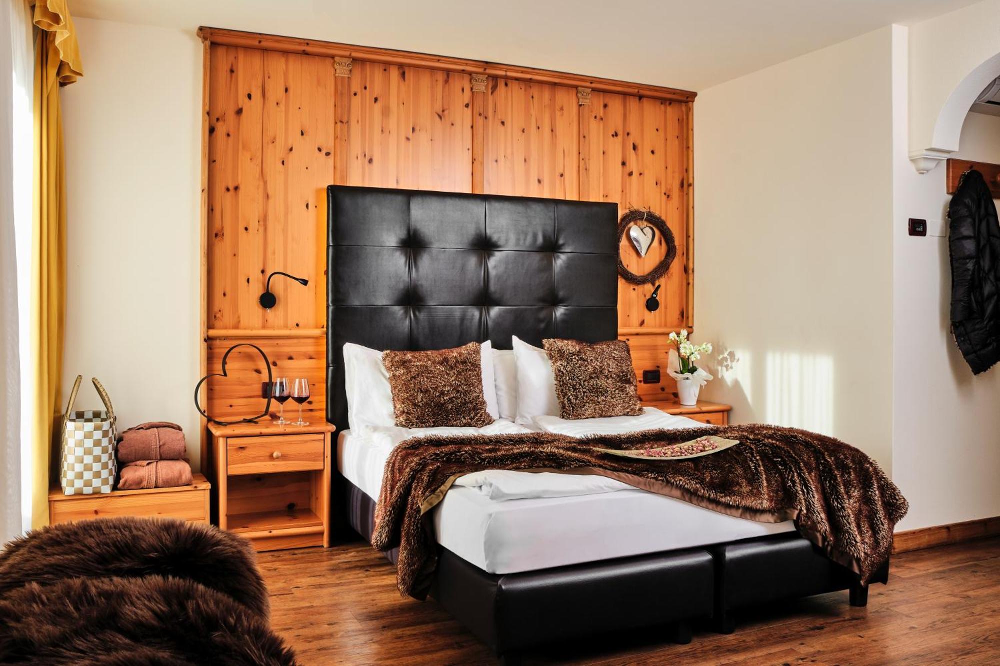 Boutique Hotel E Chalets Salvadori Mezzana  Pokoj fotografie